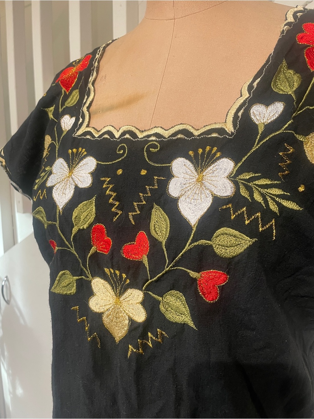 Embroidered Mexican flowy blouse top M vintage hearts and flowers - Picture 5 of 5